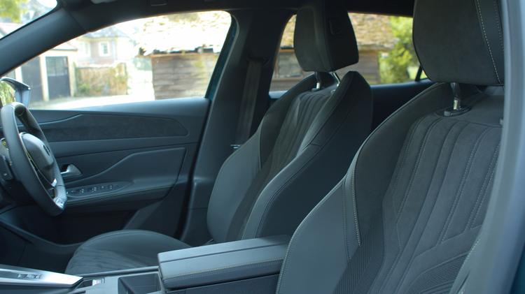 PEUGEOT 408 FASTBACK 1.6 Plug-in Hybrid 225 GT Premium 5dr e-DSC7